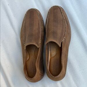 Tommy Bahama FELTON Brown Suede Loafers with Stitching. Leather upper and lining